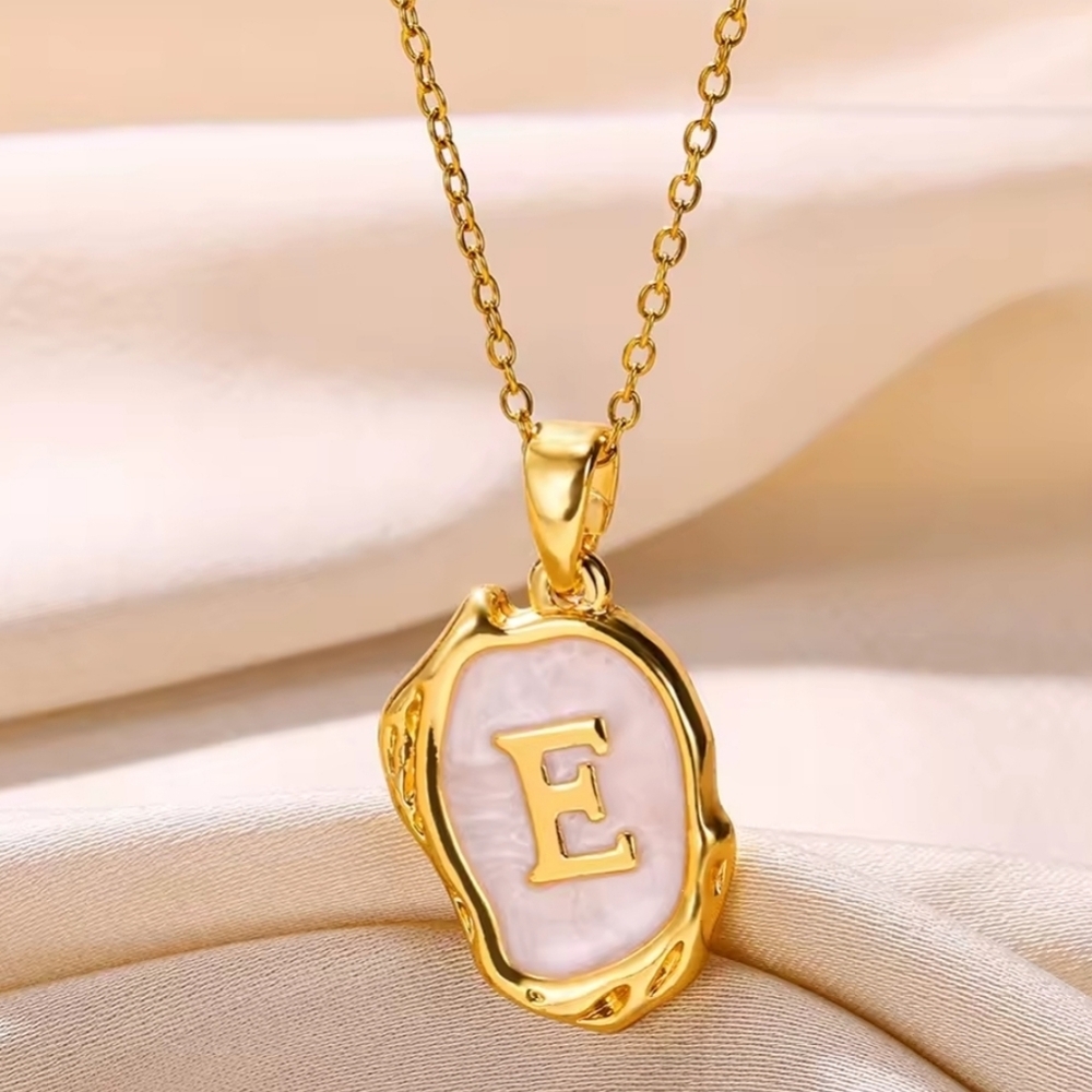 Nwt Oceanus The Label Oyster Shell Initial Necklace-E